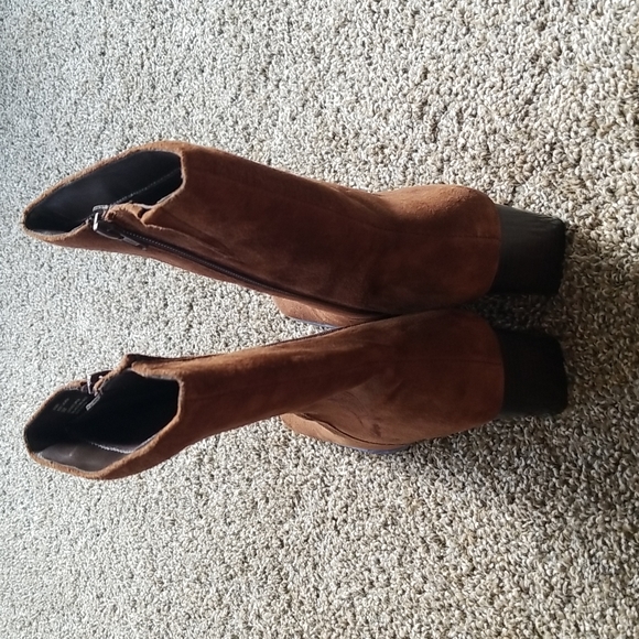 White Mountain Suede Leather Brown Boots Size 9 M EUC - Picture 8 of 8